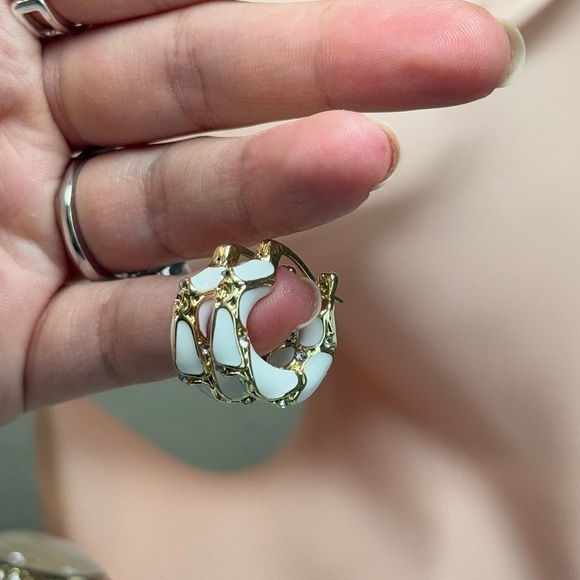 Elegant Gold and White Statement Earrings With Zirconia 💫 - Picture 5 of 8